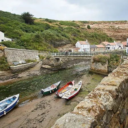Host & - Victoria Apartament Staithes
