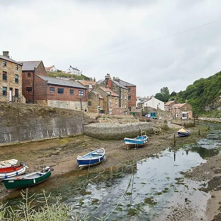 Host & - Victoria Apartman Staithes